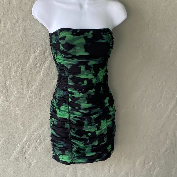 SUPERDOWN IVANNA GREEN AND BLACK MINI DRESS NWOT SMALL - Picture 5 of 8